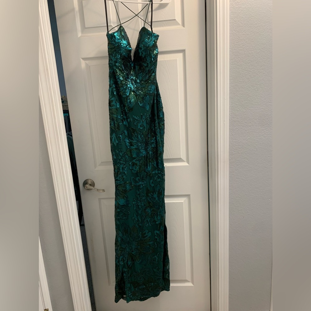 emerald green prom dress size 11/12, cute back, sexy leg slit